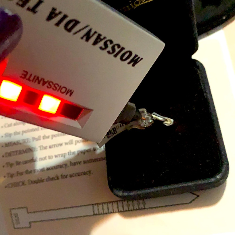 Solitaire Moissanite 1 ct size 9